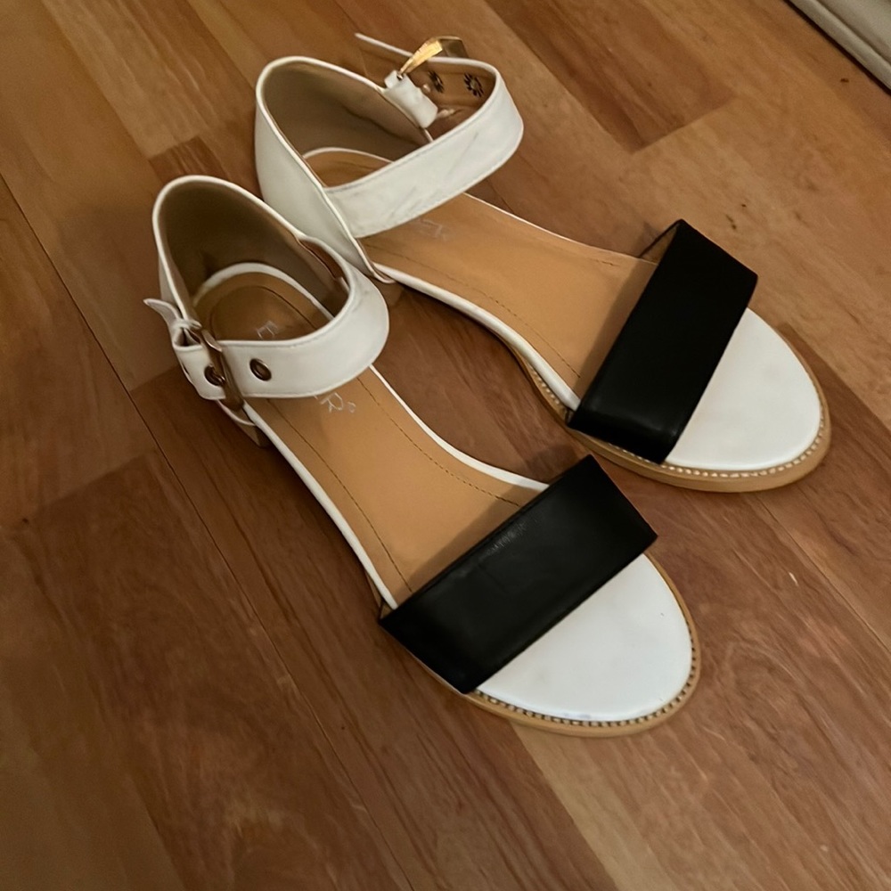 Bumper black and white sandals